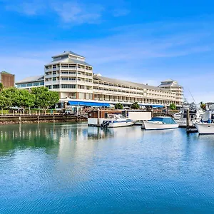 Hotel Shangri-la The Marina, *****